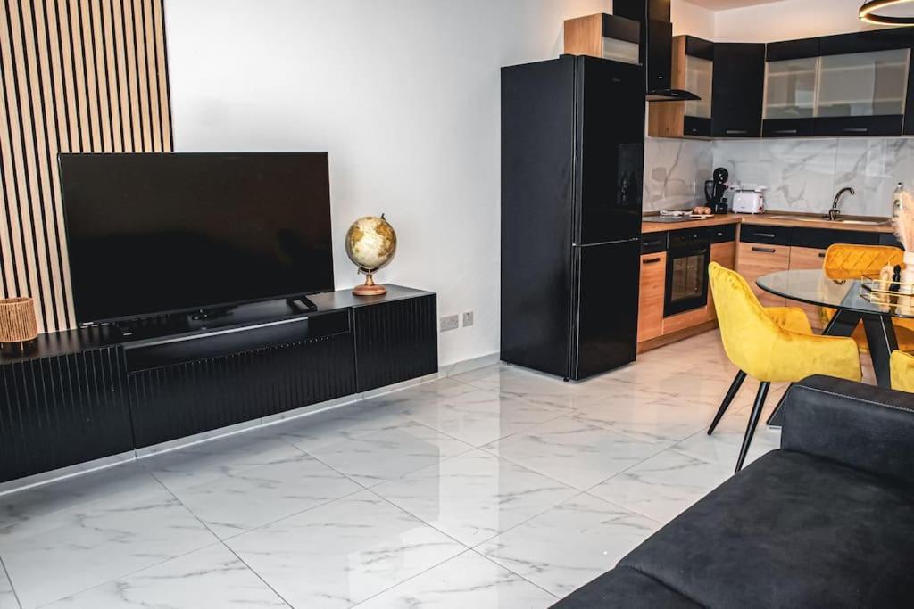 Stylish Seafront Spinola Apartment San Ġiljan Exterior foto